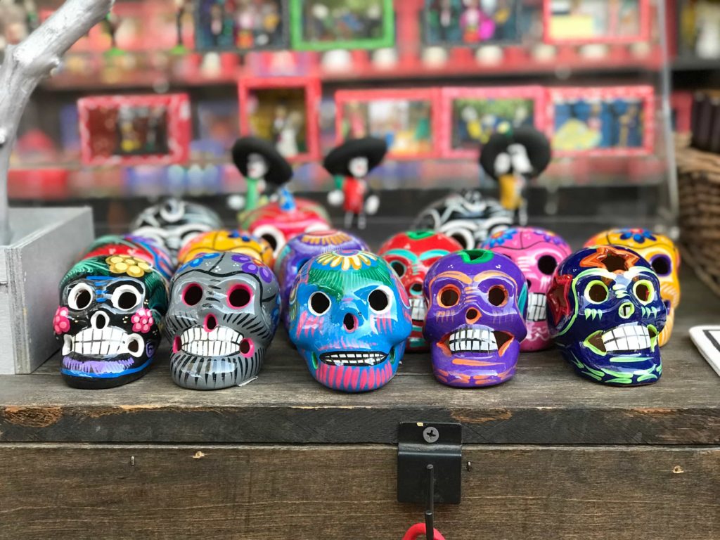 Día-de-Los-Muertos-sugar-skulls