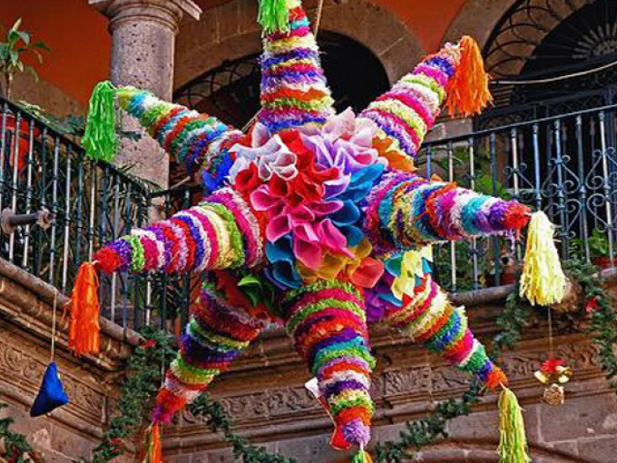 mexican-christmas-traditions-pinata